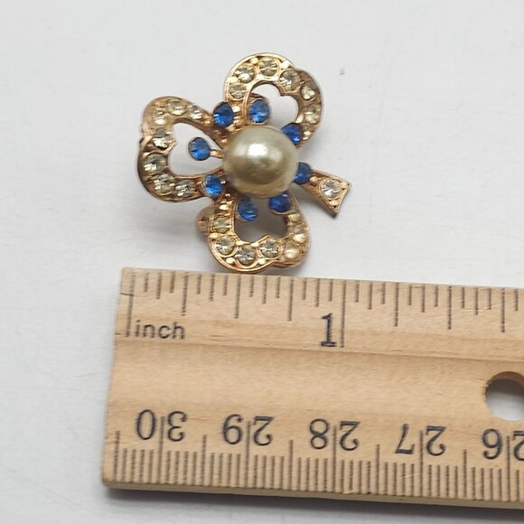 Vintage Gold Tone Shamrock Brooch Blue Rhinestones Faux Pearl Center - Picture 4 of 4